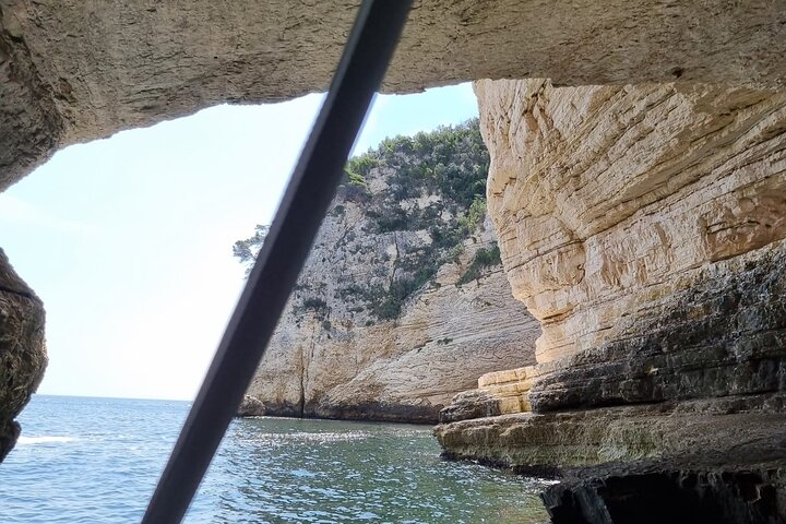Private tour of the coast and caves up to Zagare