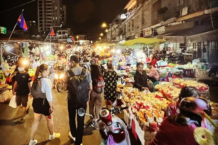 Ultimate Phnom Penh Food Tour by Tuk Tuk: 20 Tastings and Drinks