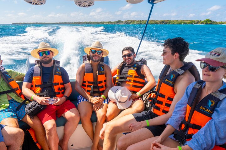 Full Day Tour of 5 Must-See Places in the Rosario Islands