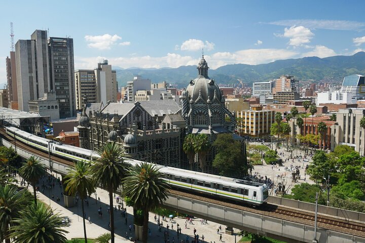 City Tour + Commune 13 Medellin