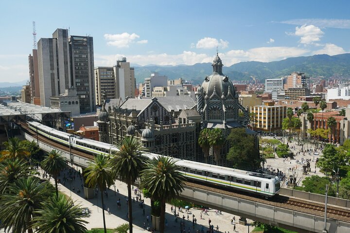City Tour + Commune 13 Medellin