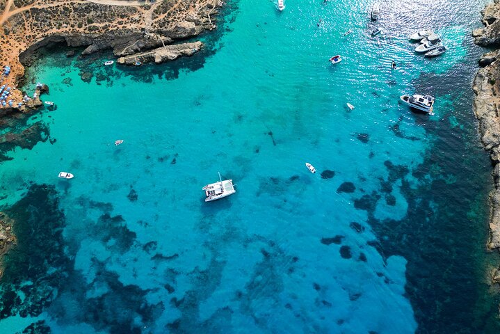 Private Boat Tour: Crystal Lagoon, Blue Lagoon, Comino and Gozo