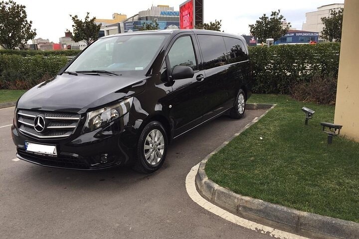Arrival by Private Minivan from Porto Airport OPO to Porto City