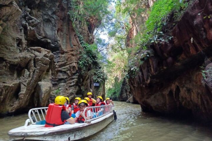 Private day tour to Kunming Stone Forest and Jiuxiang &lunch