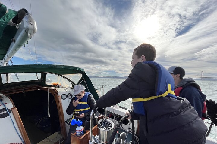 2hr. PRIVATE Sailing Experience on San Francisco Bay (6 Guests)