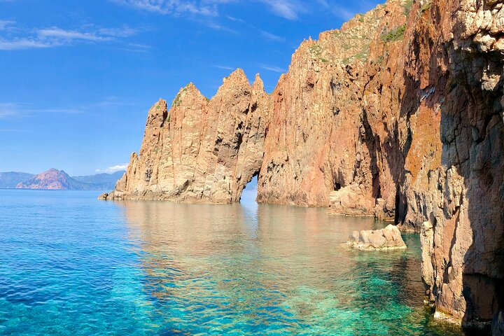 De Sagone/Cargèse: Scandola Girolata 2h Calanques Piana Swimming