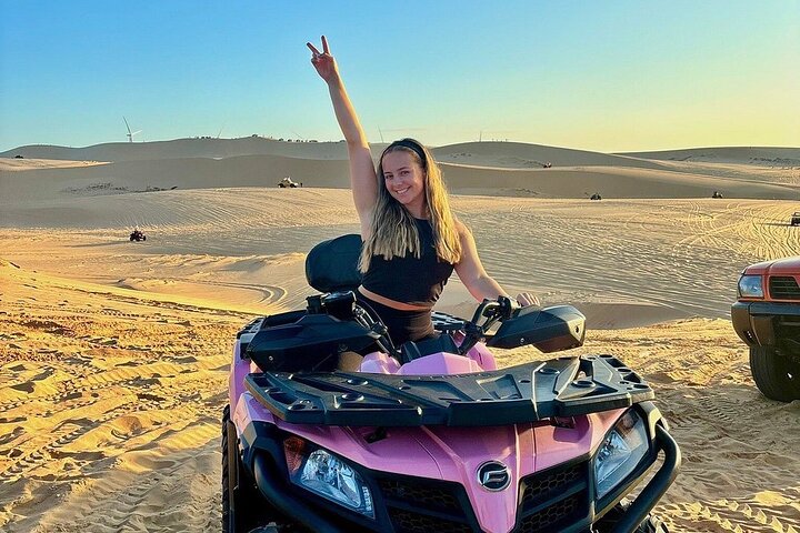 5-Hour Sunrise or Sunset Jeep Tour from Mui Ne