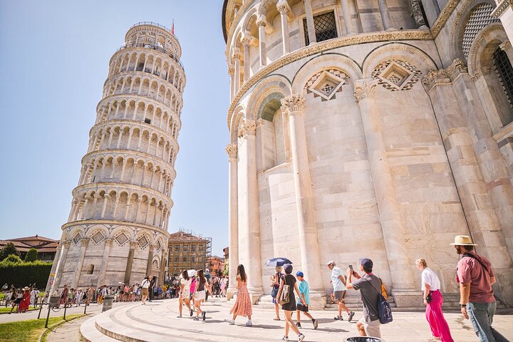 Full-Day Pisa and Lucca Day Trip from Montecatini