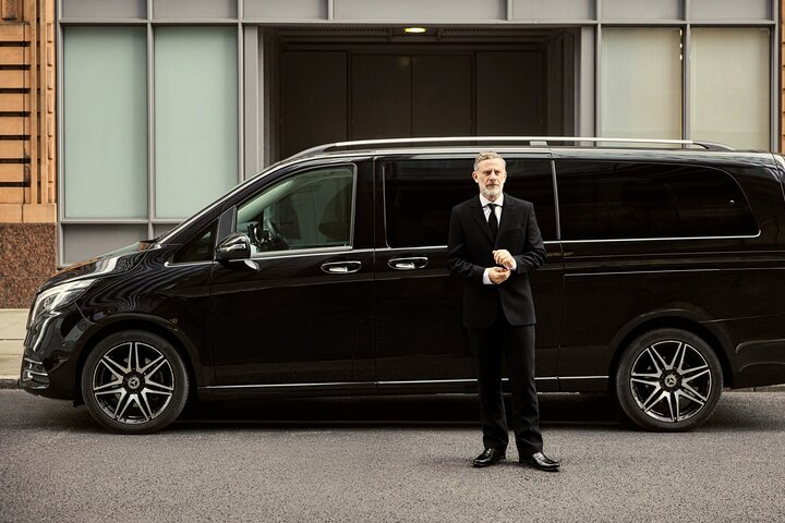 Transfers between Paris, CDG, Orly, Disneyland & Versaille by van