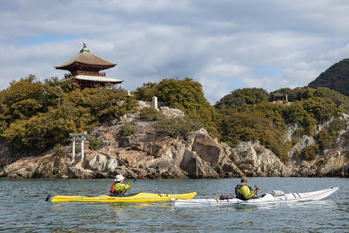 Sea Kayak Tour to the History of Tomonoura in the Seto Inland Sea