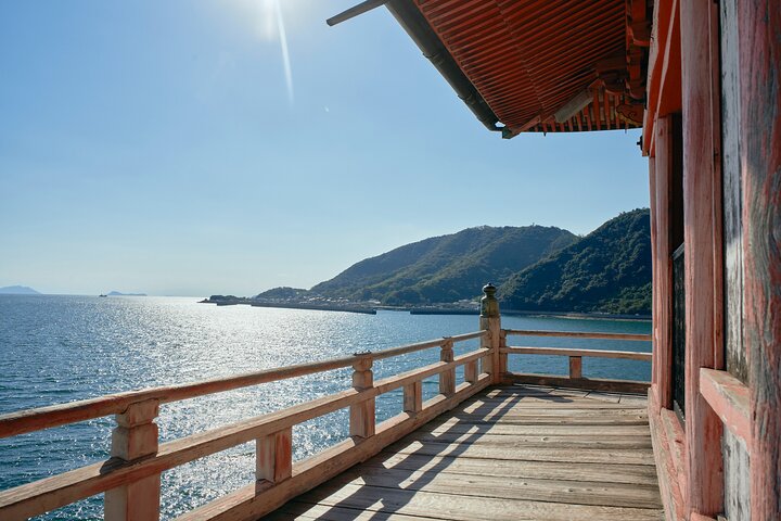 Sea Kayak Tour to the History of Tomonoura in the Seto Inland Sea
