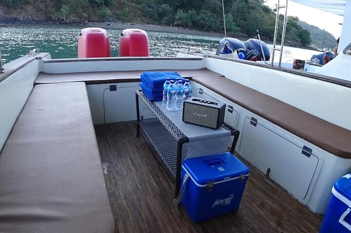 Early Morning Group Speedboat Tour to Komodo National Park