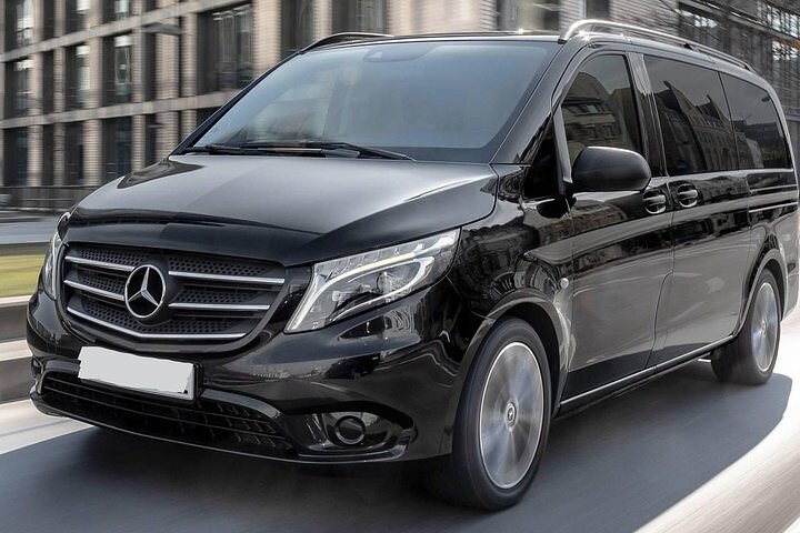 Arrival Private Transfer from Vienna Airport VIE to Vienna City by Luxury Van