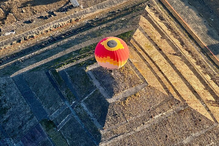 Teotihuacan Hot Air Balloon Flight from Mexico City / Volare