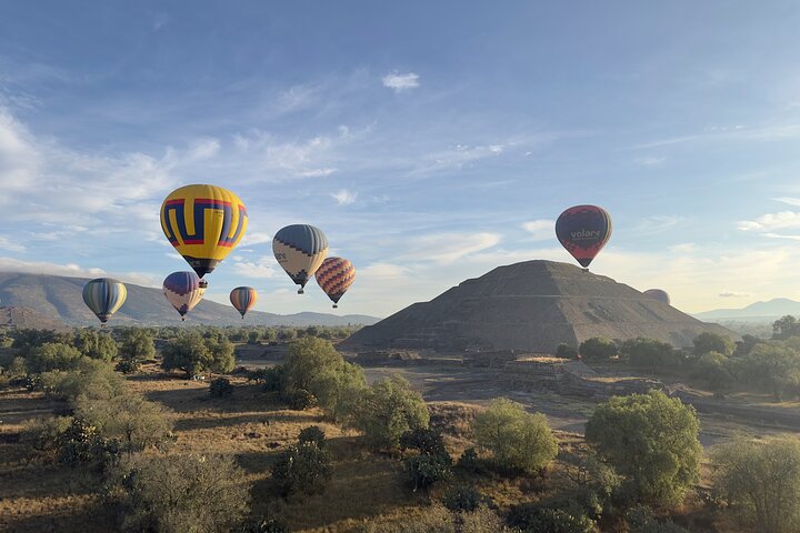 Teotihuacan Hot Air Balloon Flight from Mexico City / Volare