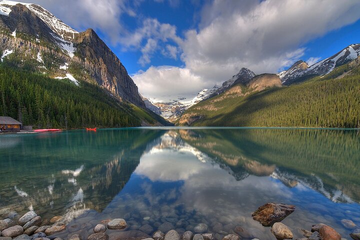 8 Iconic Stops. 12 Comfy Seats. See Banff's Best in First Class.