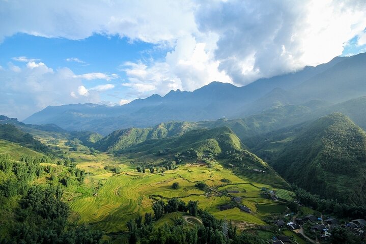 Sapa Trek 2days/1night -HOTEL 5 STAR-From Hanoi by Limousine Van