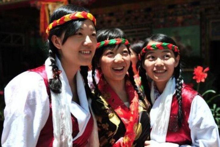 Private tour Songzanlin Monastry & Tibetan lunch from Zhongdian