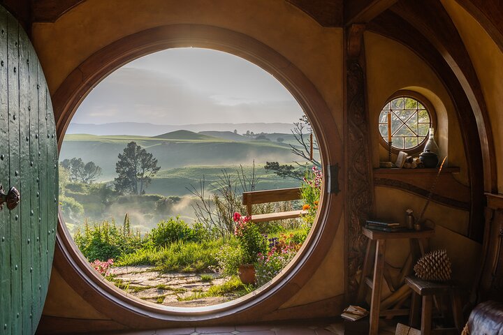 Hobbiton & Waitomo Caves Guided Day Trip from Auckland incl lunch