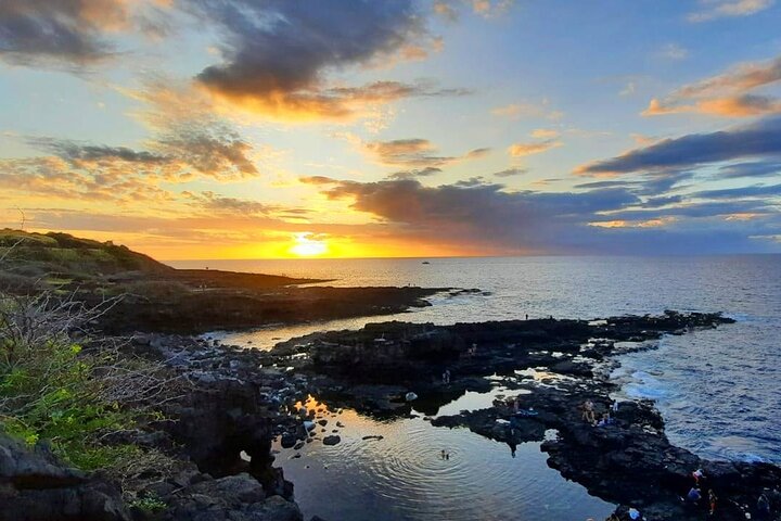 Private Full Tour of Reunion Island with Driver Guide