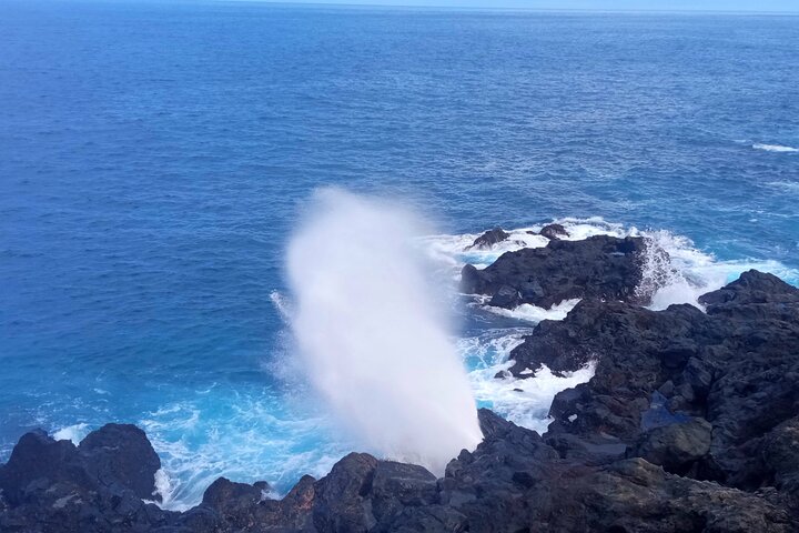 Private Full Tour of Reunion Island with Driver Guide
