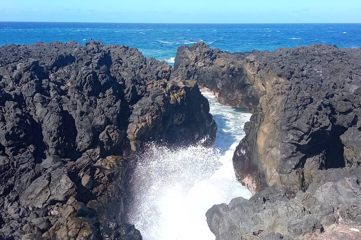 Private Full Tour of Reunion Island with Driver Guide