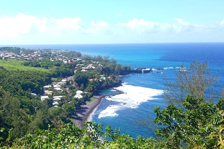 Private Full Tour of Reunion Island with Driver Guide