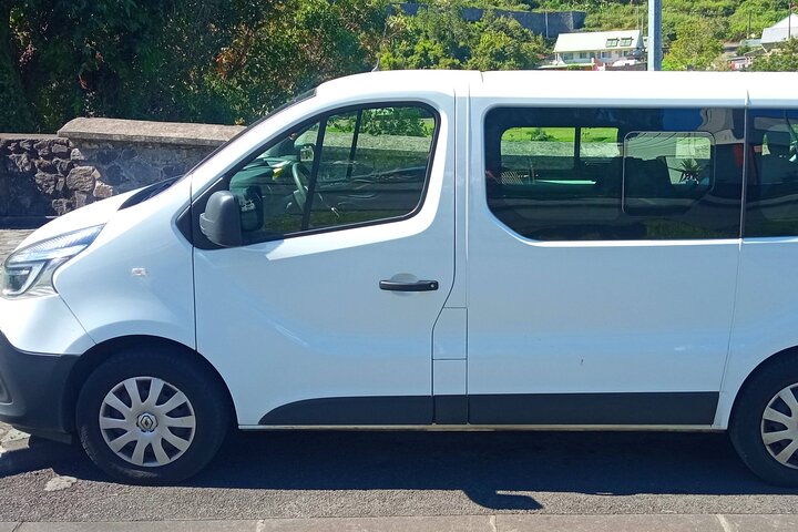 Private Full Tour of Reunion Island with Driver Guide