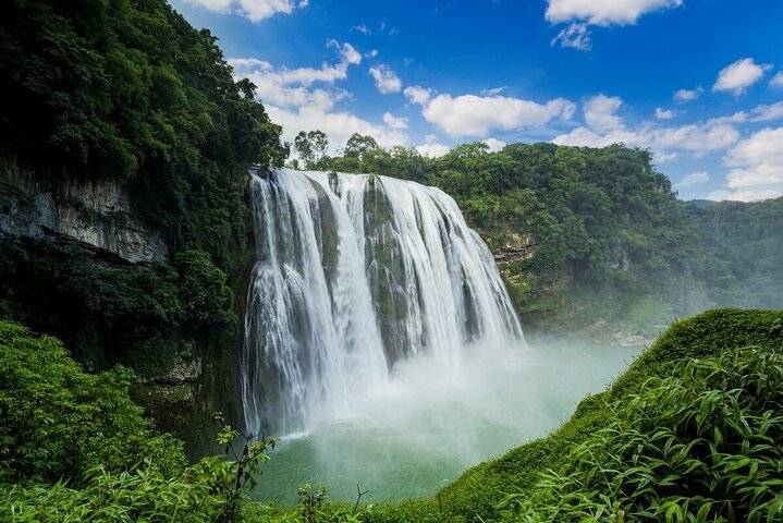 Private tour to Guiyang Huangguoshu waterfall with lunch