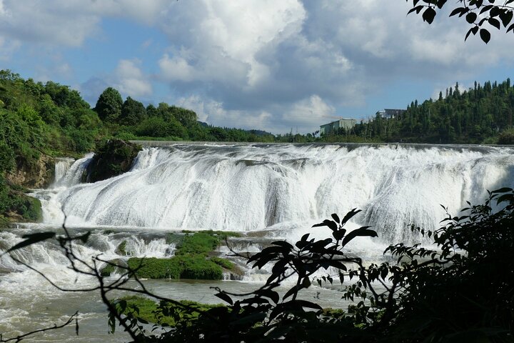 Private tour to Guiyang Huangguoshu waterfall with lunch
