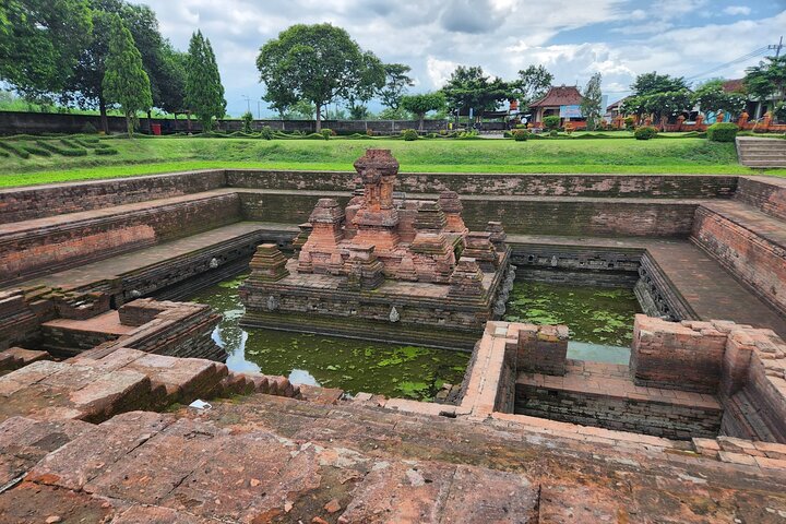 Trowulan Tour Ruin of Majapahit Kingdom from Surabaya