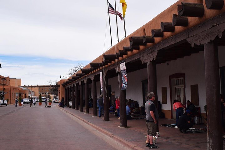 Plaza Sip, Savor, & History Walking Tour in Santa Fe