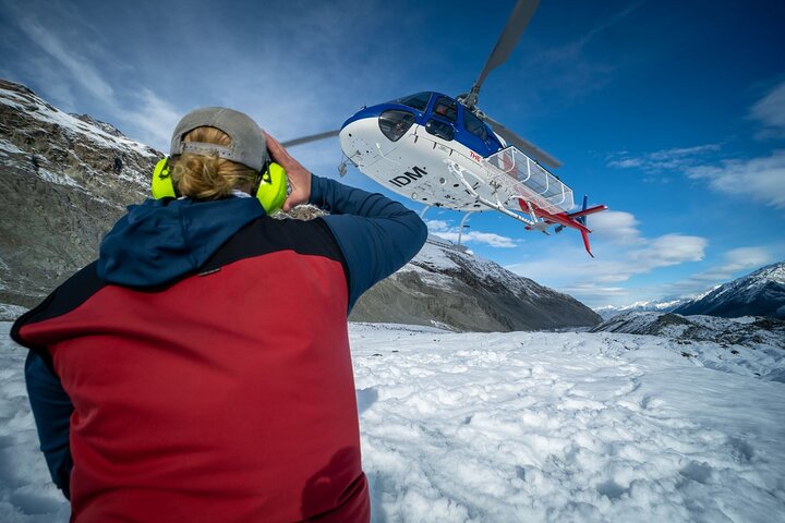 Mount Cook: 3-Hour Tasman Glacier Heli-Hike