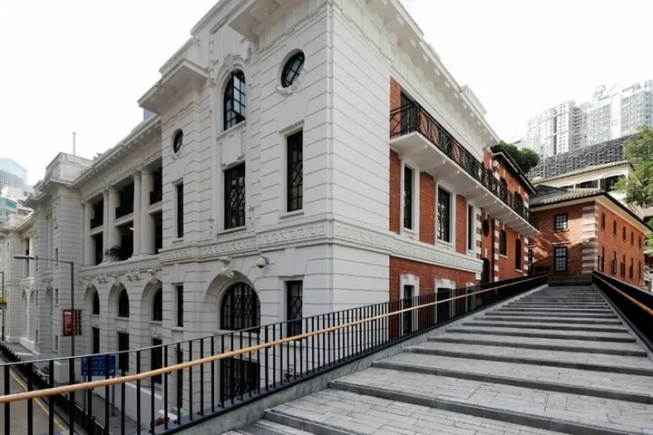 Top-Rated Hong Kong Tour: Peak Tram, Dim Sum & Cultural Sights
