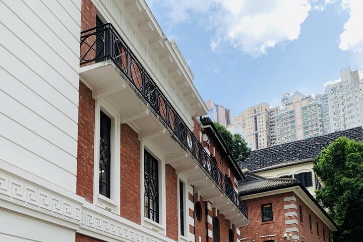 Top-Rated Hong Kong Tour: Peak Tram, Dim Sum & Cultural Sights