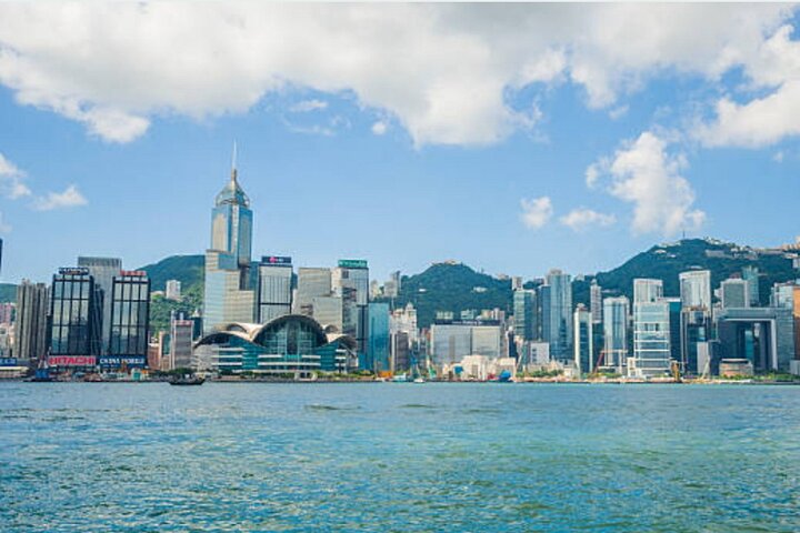 Top-Rated Hong Kong Tour: Peak Tram, Dim Sum & Cultural Sights