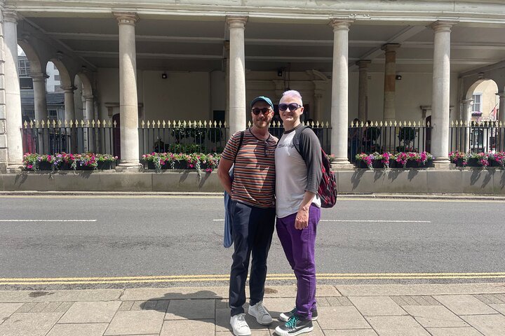 Private Tour of Windsor Town with Skip-the-Line Castle Tickets