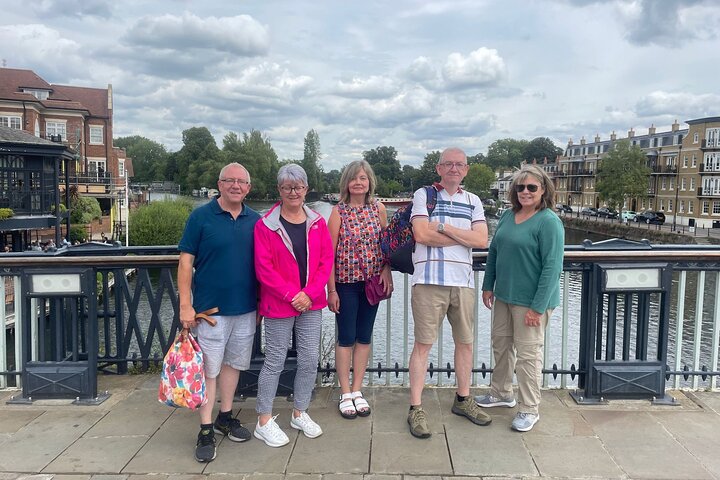 Private Tour of Windsor Town with Skip-the-Line Castle Tickets