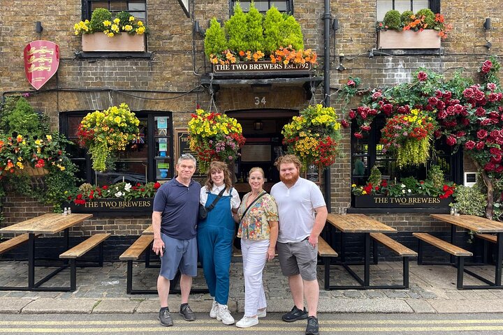 Private Tour of Windsor Town with Skip-the-Line Castle Tickets