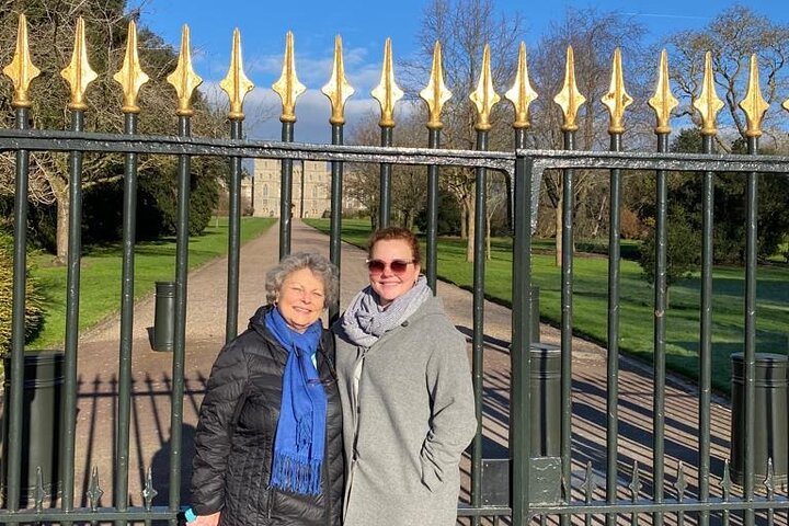 Private Tour of Windsor Town with Skip-the-Line Castle Tickets