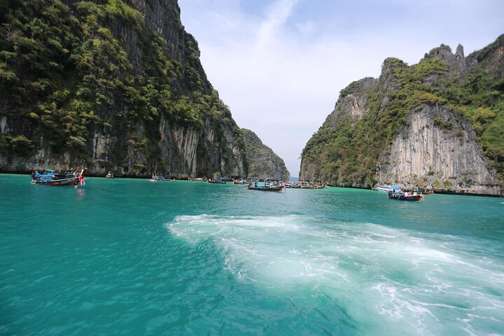 Phi Phi Island Adventure Day Tour from Phuket Speedboat/Catamaran