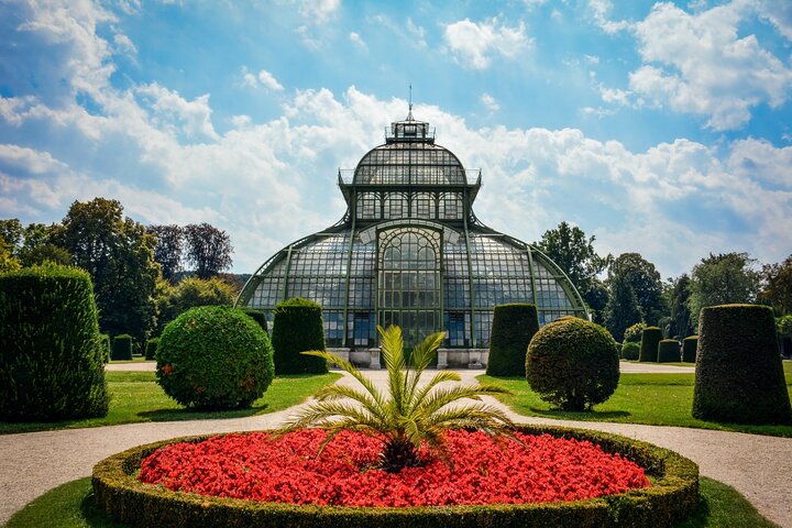 Vienna: Skip-the-Line Schönbrunn Palace & Gardens Tour