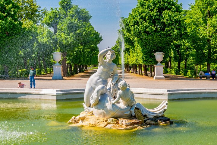 Vienna: Skip-the-Line Schönbrunn Palace & Gardens Tour