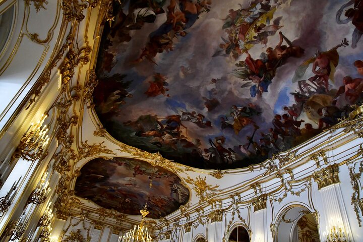 Vienna: Skip-the-Line Schönbrunn Palace & Gardens Tour