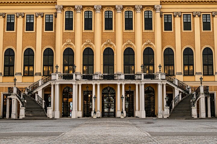 Vienna: Skip-the-Line Schönbrunn Palace & Gardens Tour