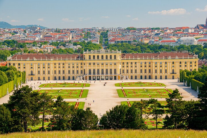 Vienna: Skip-the-Line Schönbrunn Palace & Gardens Tour
