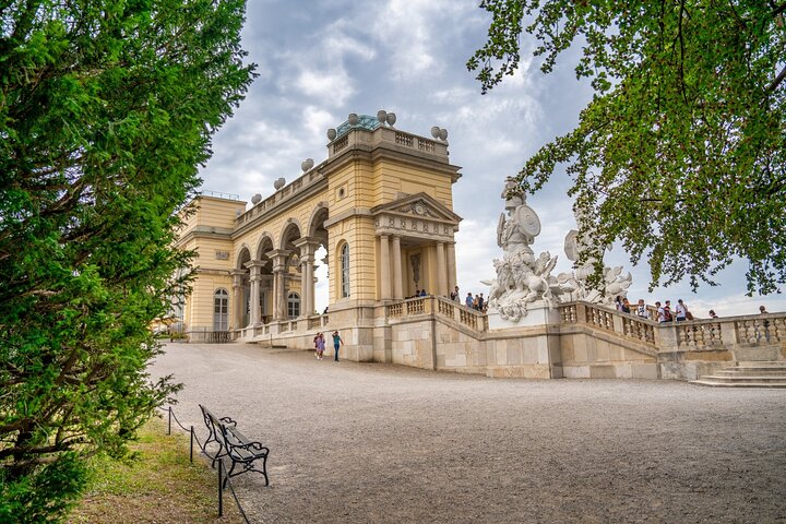 Vienna: Skip-the-Line Schönbrunn Palace & Gardens Tour
