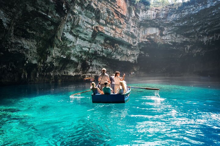 Discover the Highlights of Kefalonia Full-Day Tour