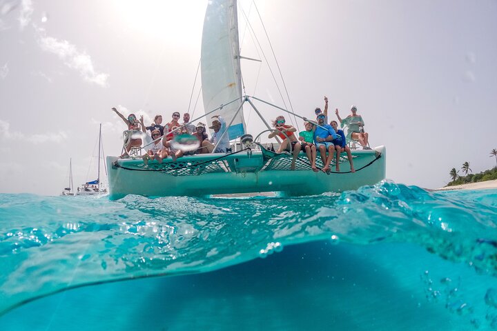 Jost Van Dyke - Sandy Spit & Soggy Dollar Sailing Tour in the BVI