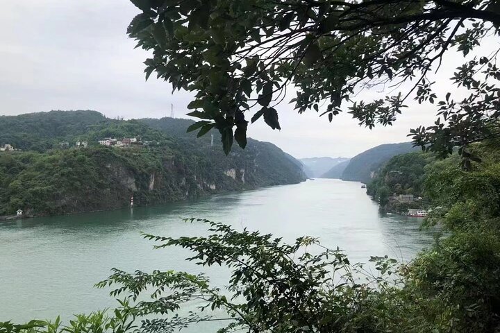 Private Day Tour in Yichang to Sanyou Cave and Sanxia Waterfall